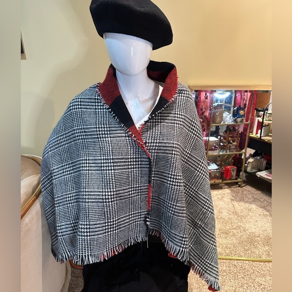 Buffalo Plaid Soft Acrylic Button Closure Poncho Reversible Glenn Plaid OS - Picture 8 of 8